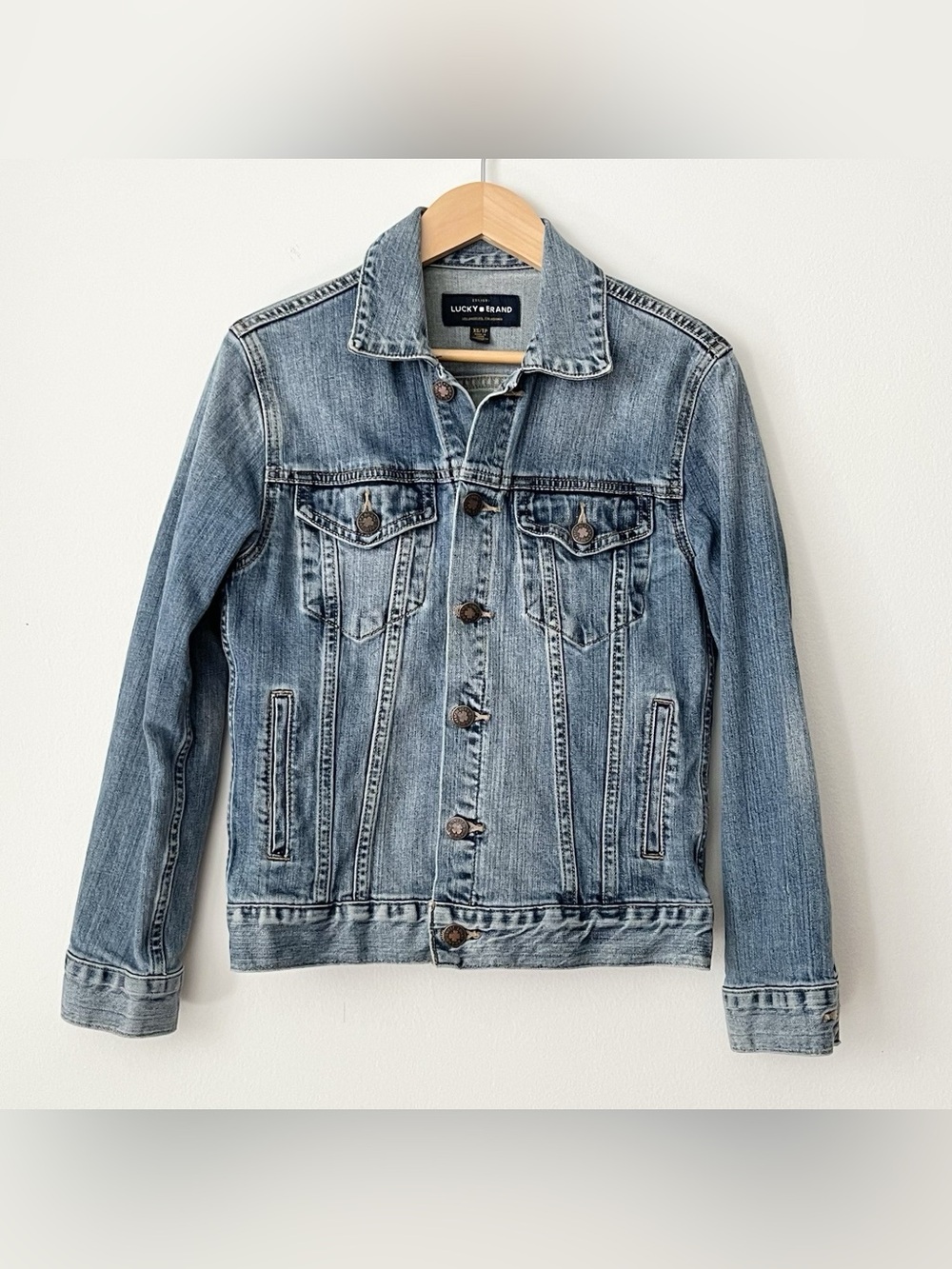Lucky Brand Women's The Tomboy Trucker Denim Jean Jacket XS Blue Classic Cropped